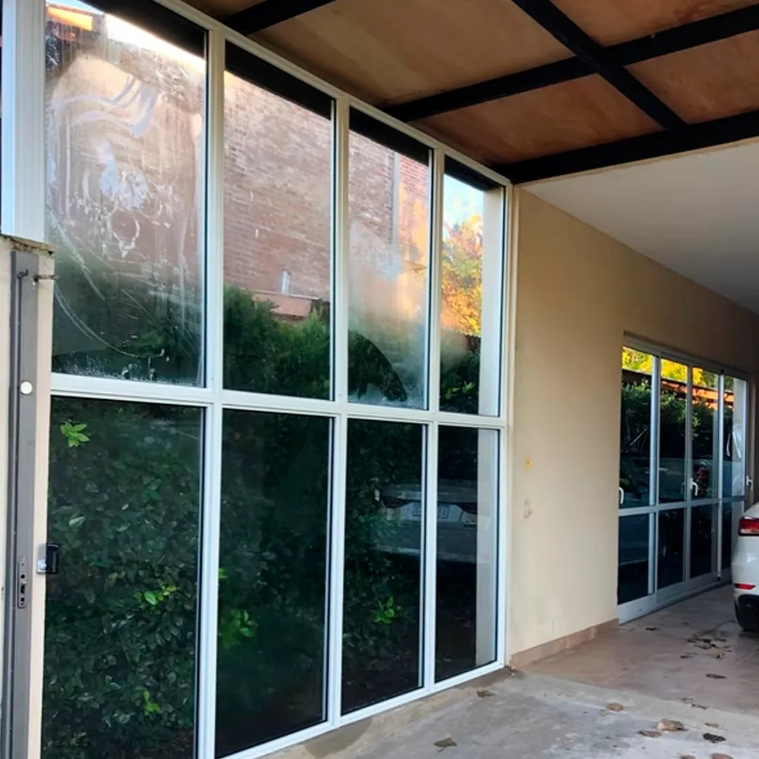 Práctico cerramiento de paños fijos y corredizos 