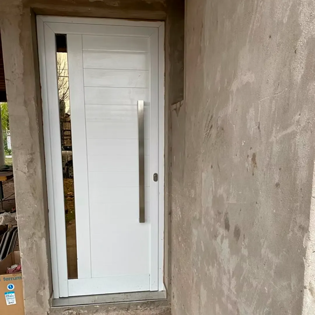Puerta de Entrada Moderna Premium Blanca con Lateral Vidriado