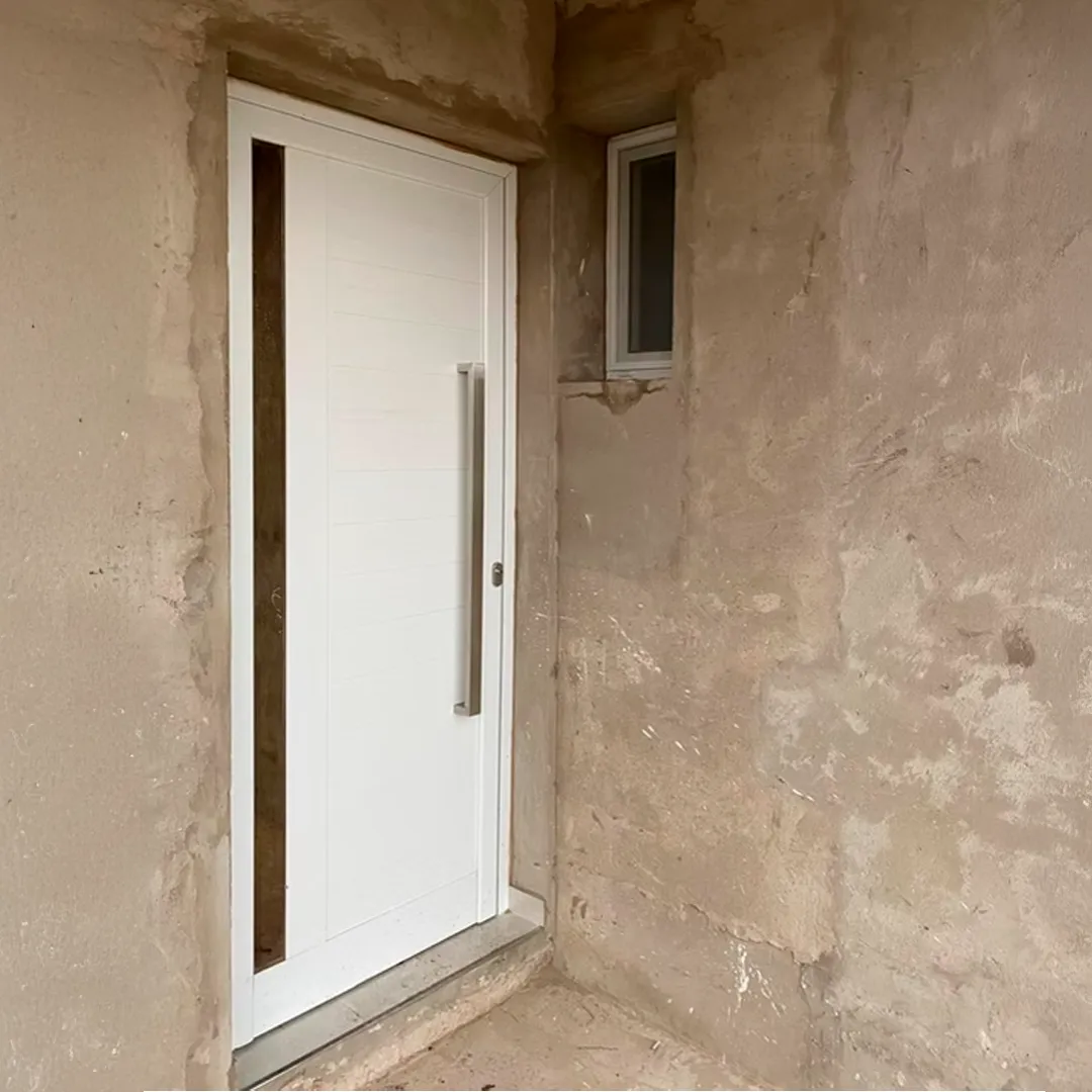 Puerta de Entrada Moderna Premium Blanca con Diseño Minimalista