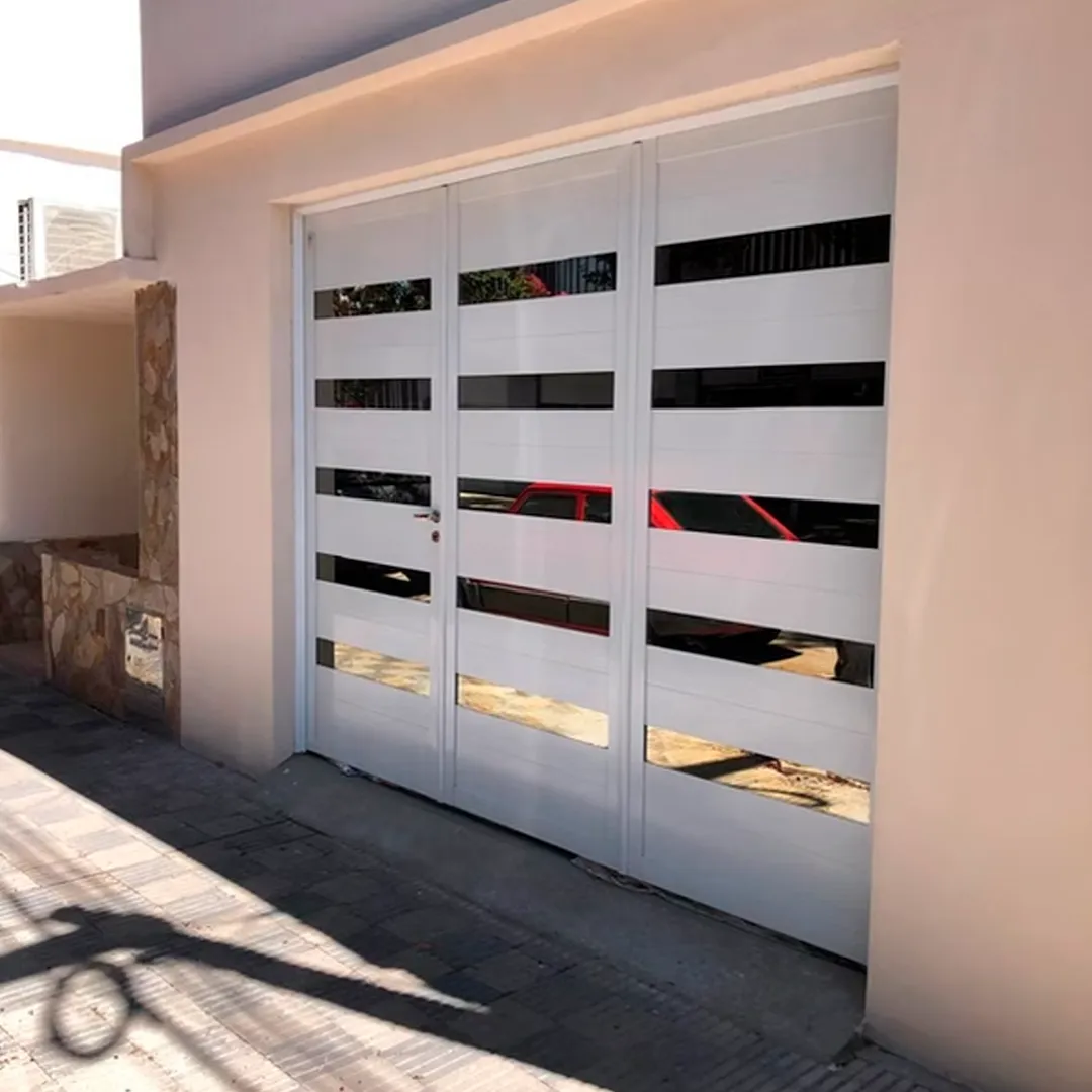 Puerta de Garaje Batiente de Diseño Moderno con Franjas