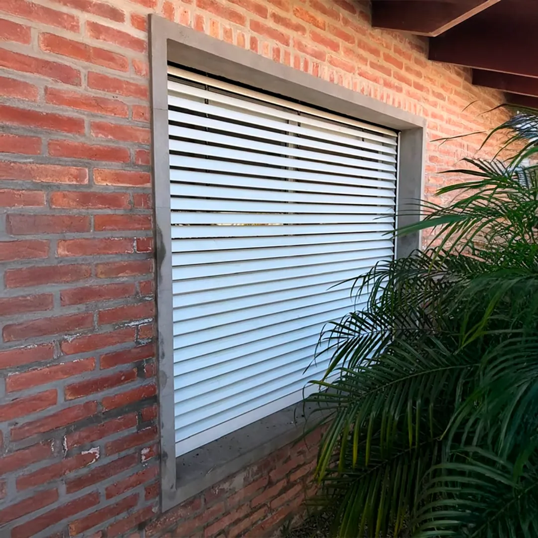 Persiana de enrollar para ventana de PVC blanca