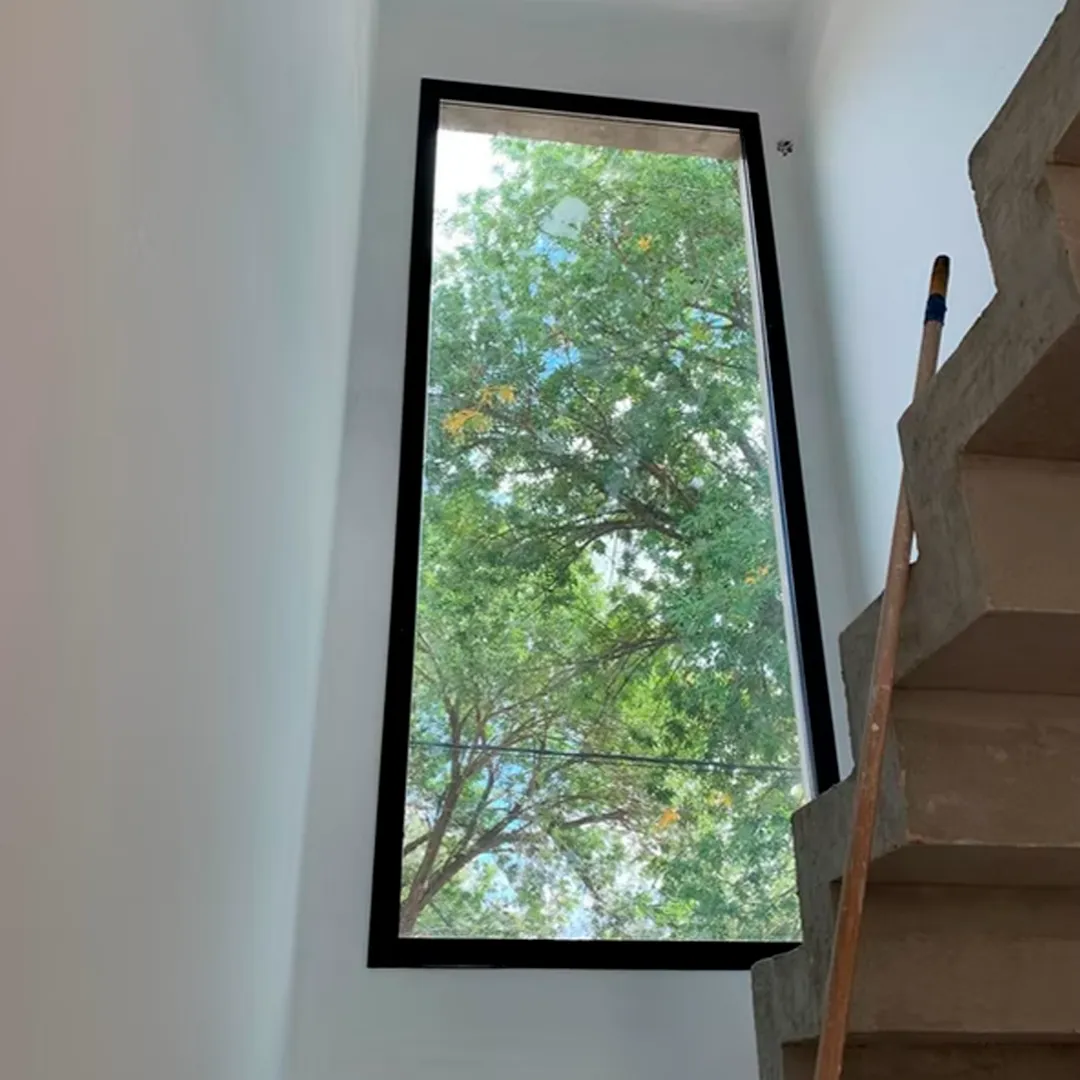 Ventana amplia fija de un solo paño vertical