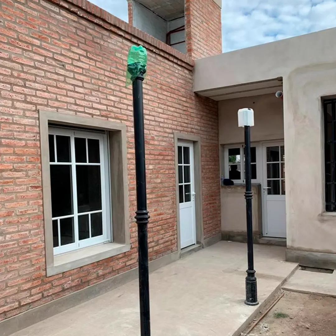 Conjunto de aberturas estilo colonial con vidrio repartido